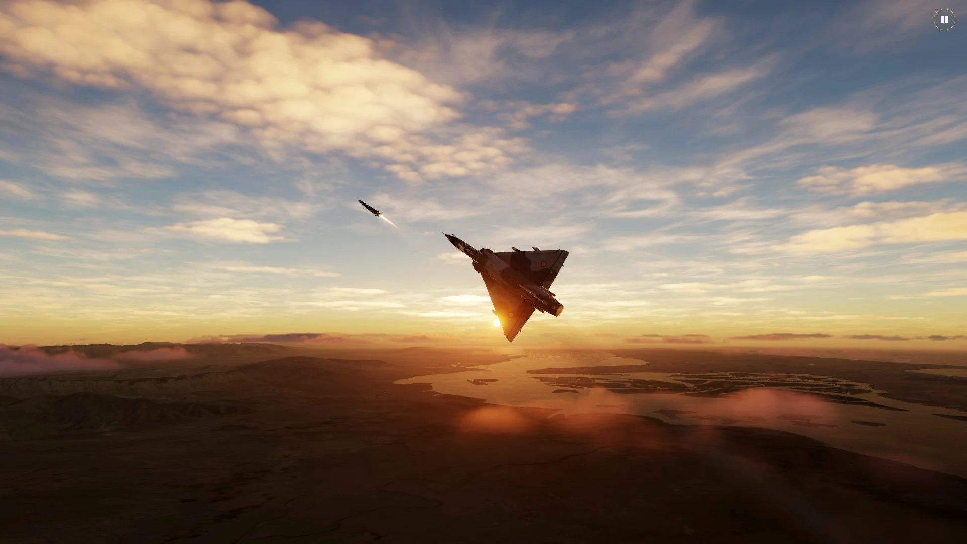 Mirage 2000 tirant un missile au coucher du soleil